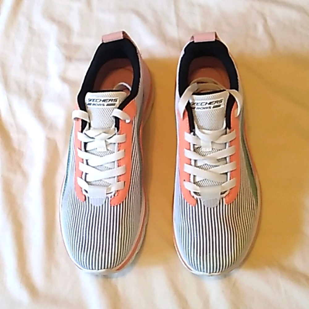 🧡NWOT Women's Skechers BOBS Glide-Step Memory Foam size 7 peach/striped shoes🧡